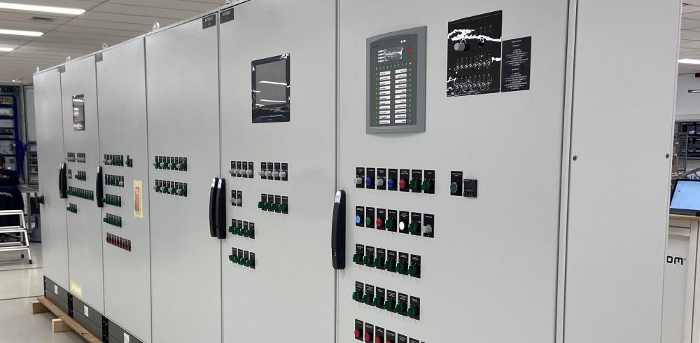 Switch box for laying hens